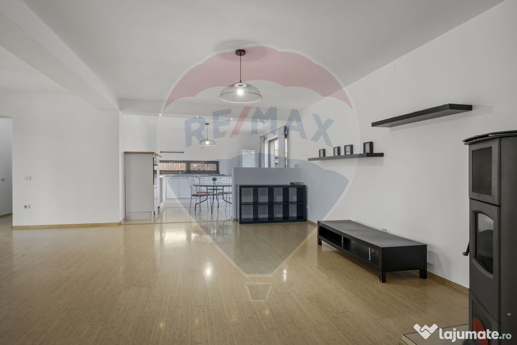 Casă individuală spațioasă 7 camere, cu grădină pro...