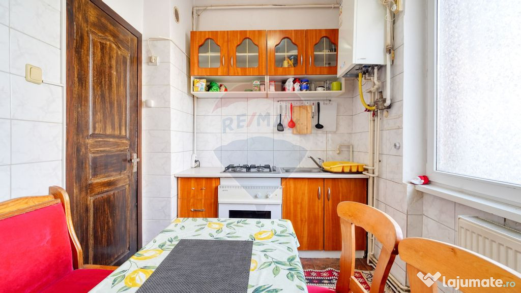 Apartament de Vanzare cu 2 Camere / Zona Tractorul