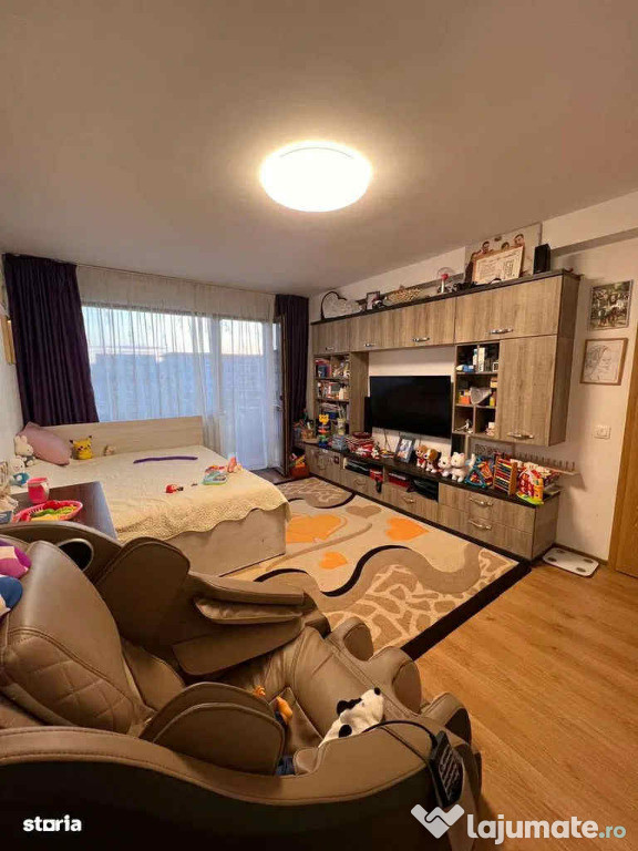 Apartament 2 camere, decomandat - zona Tractorul