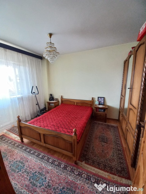 Vand apartament 4 camere Tg.-Jiu