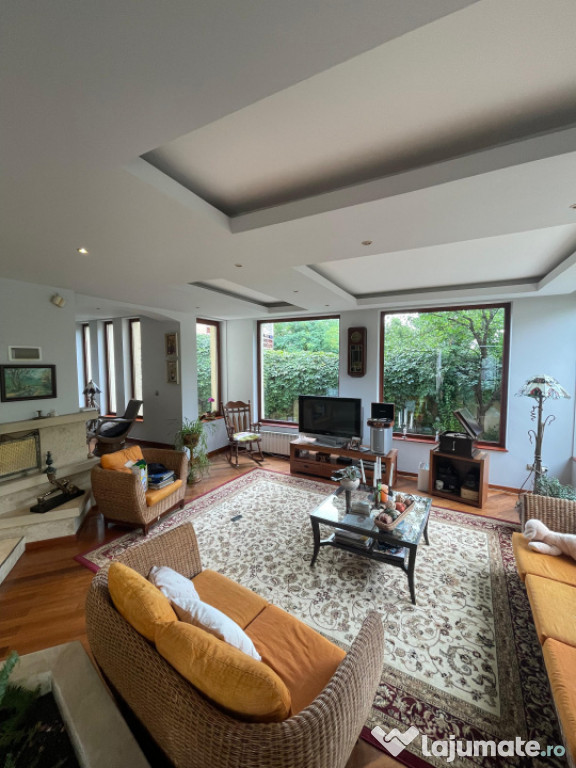Casa P+1, cu Piscina si Garaj Dublu, 340mp, 17 ari teren,zon