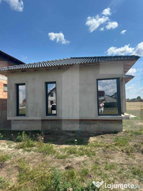 Casă nouă, spațioasă și luminoasă în Fântânele –