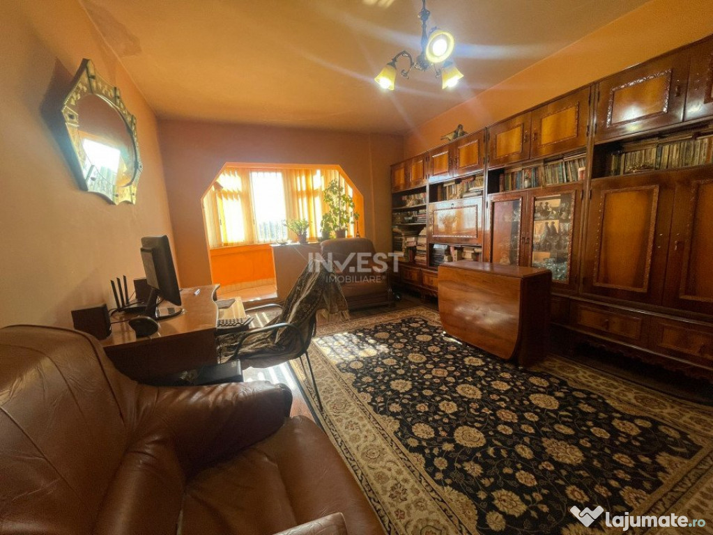 Apartament de vanzare 3 camere si 2 bai + boxa, zona Pacurar