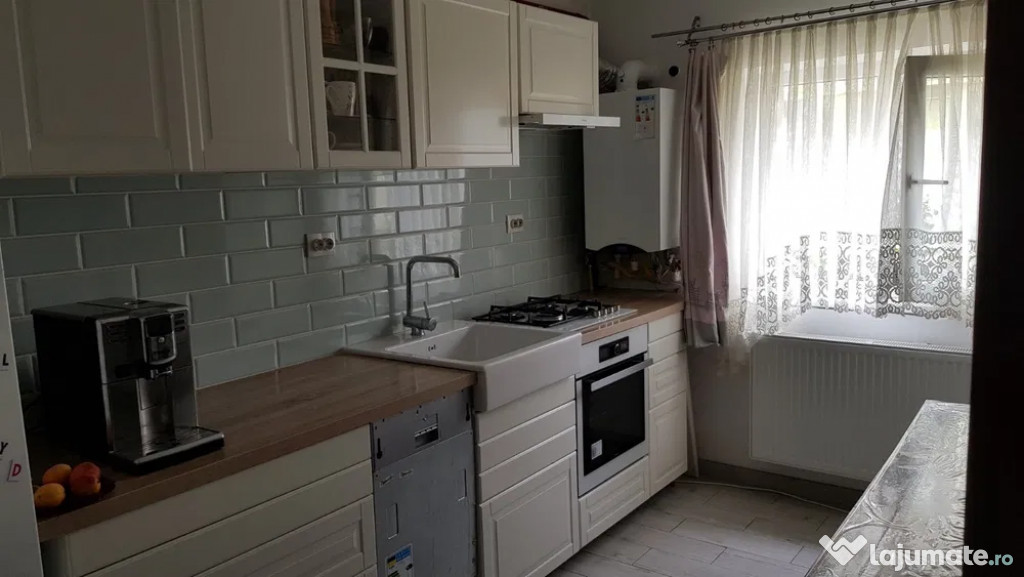 Apartament cu 2 camere decomandate parter - Zona Burdujeni