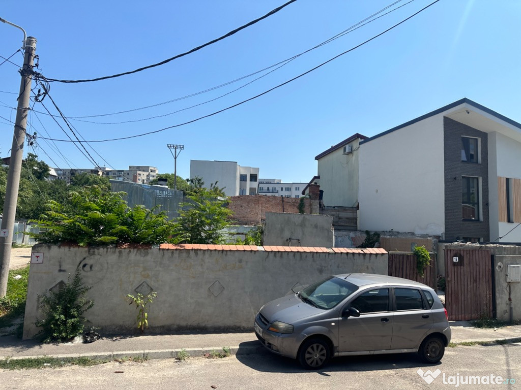 Teren de  210 mp