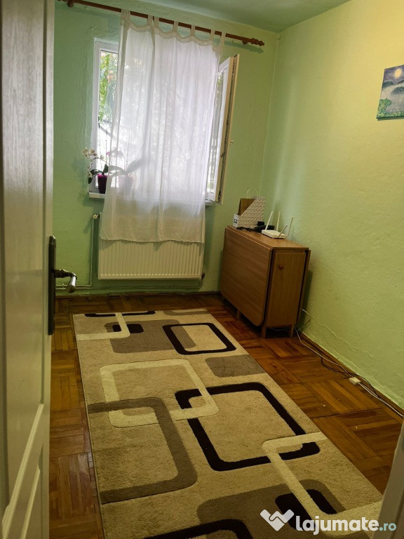 Vand apartament 4 camere etaj1 zona lebada