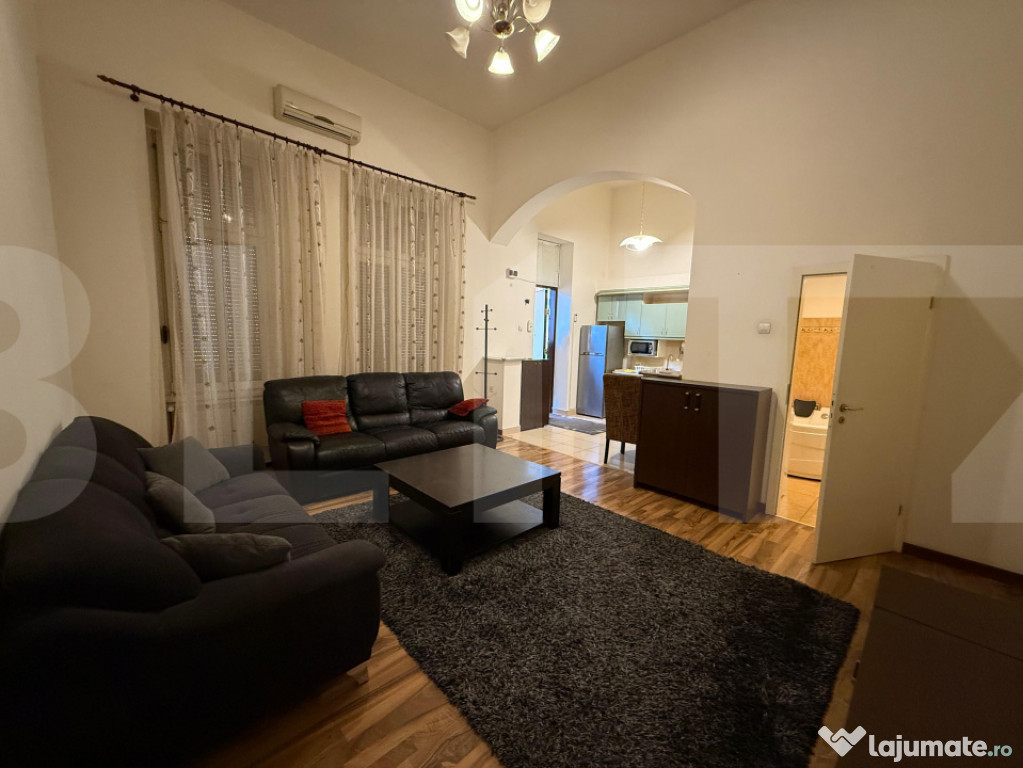 Apartament spațios, 2 camere, 80 mp, vis-a-vis de Primăria