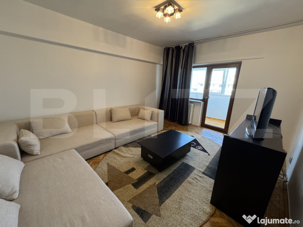 Apartament 3 camere, 2 bai, decomandat, zona Centrul Vechi