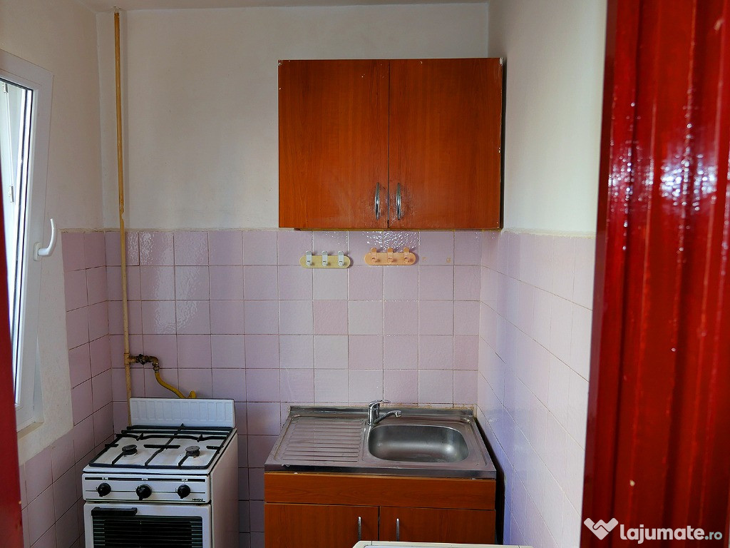Dau in chirie garsoniera in Cluj-Napoca, cartierul Manastur.