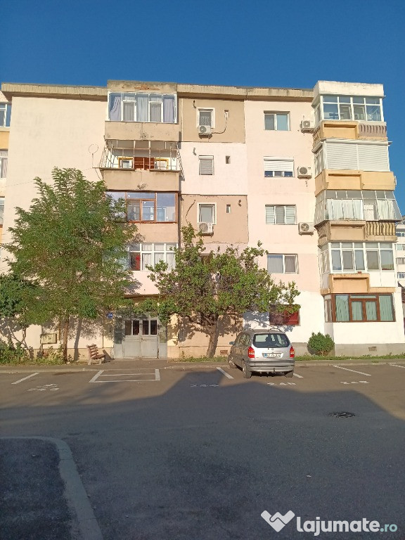 VÂND GARSONIERA CU 2 CAMERE LA CLUB POLITISTI BUZĂU