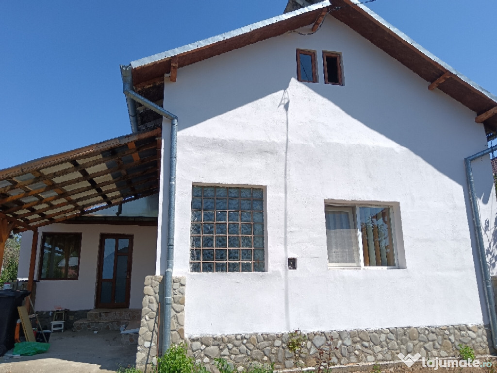 Casă de Vânzare în Băicoi + Teren cu Livadă