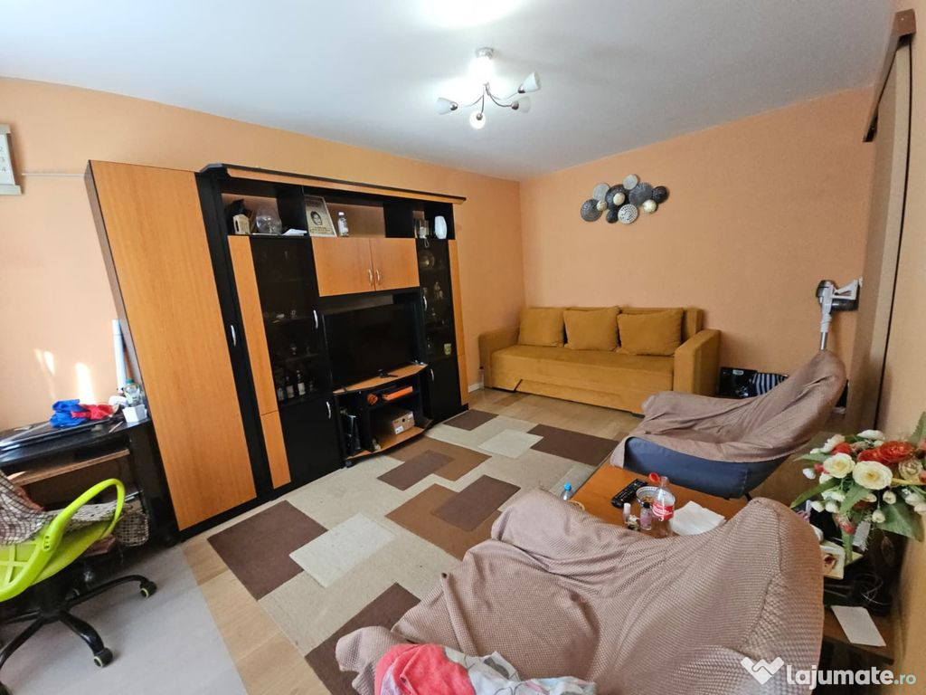 2 camere cf 1 Titan/1 Decembrie