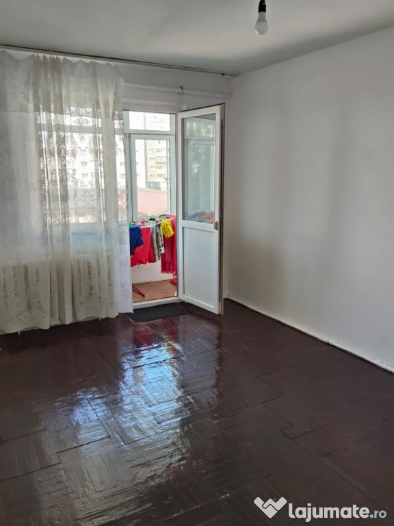 Garsoniera zona Ostroveni
