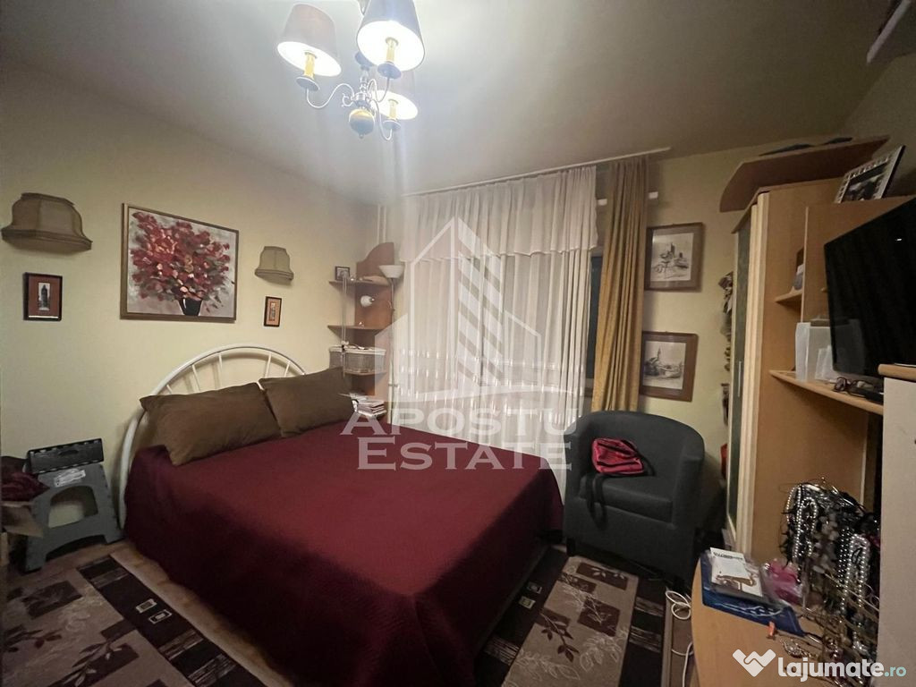 Apartament cu 3 camere si 2 bai, decomandat in zona Giroc...