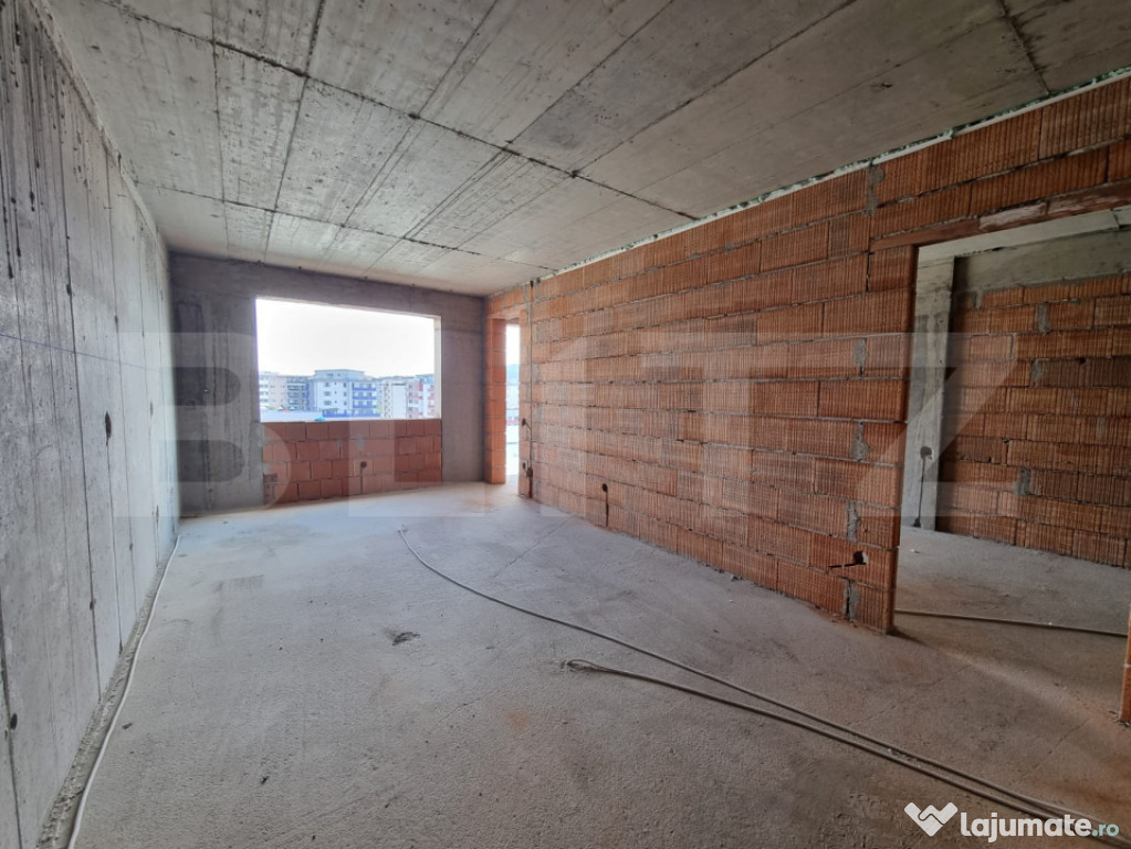 Apartament 2 camere cu terasa, etaj intermediar, zona BMW