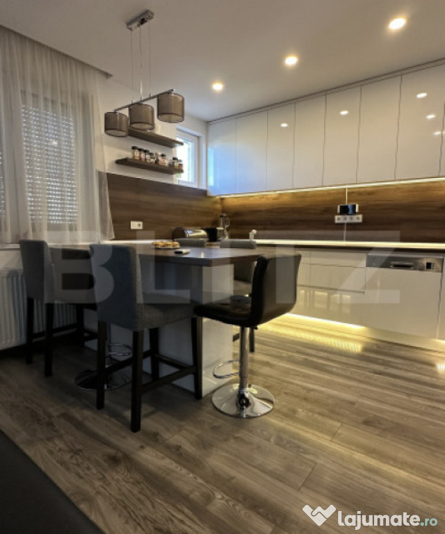 Apartament ultracentral 103 mp utili ,cu garaj si curte