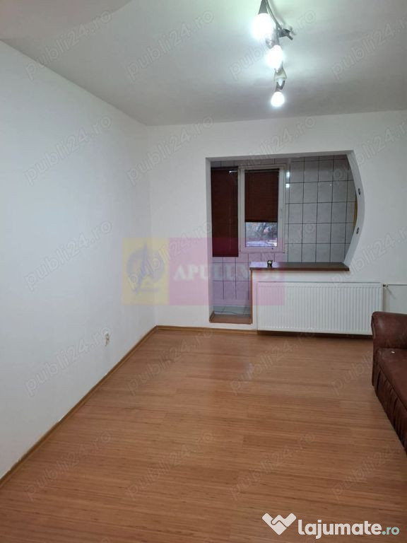 Vanzare apartament cu 3 camere in zona Dristor-Rm. Sarat