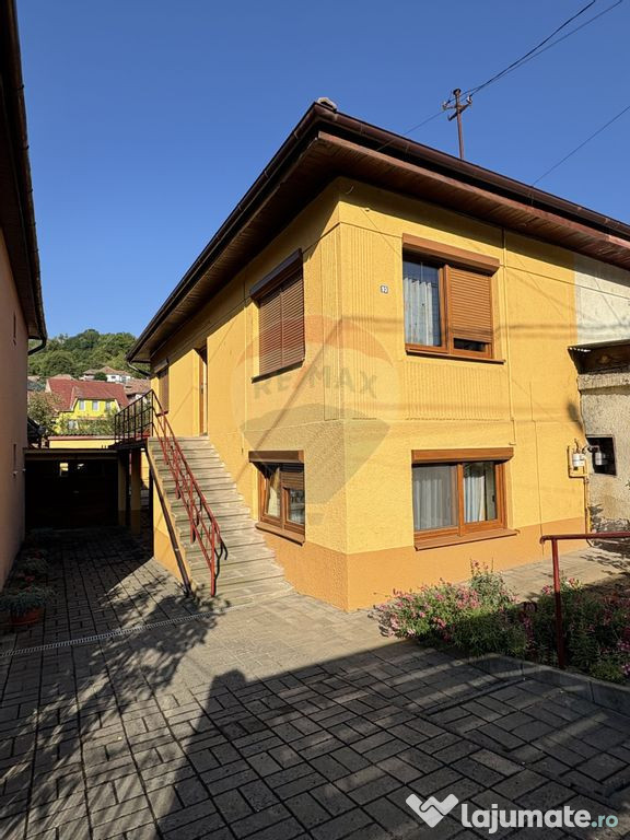 Casă 4 camere, 2 bai, curte 450mp, zona Baznei