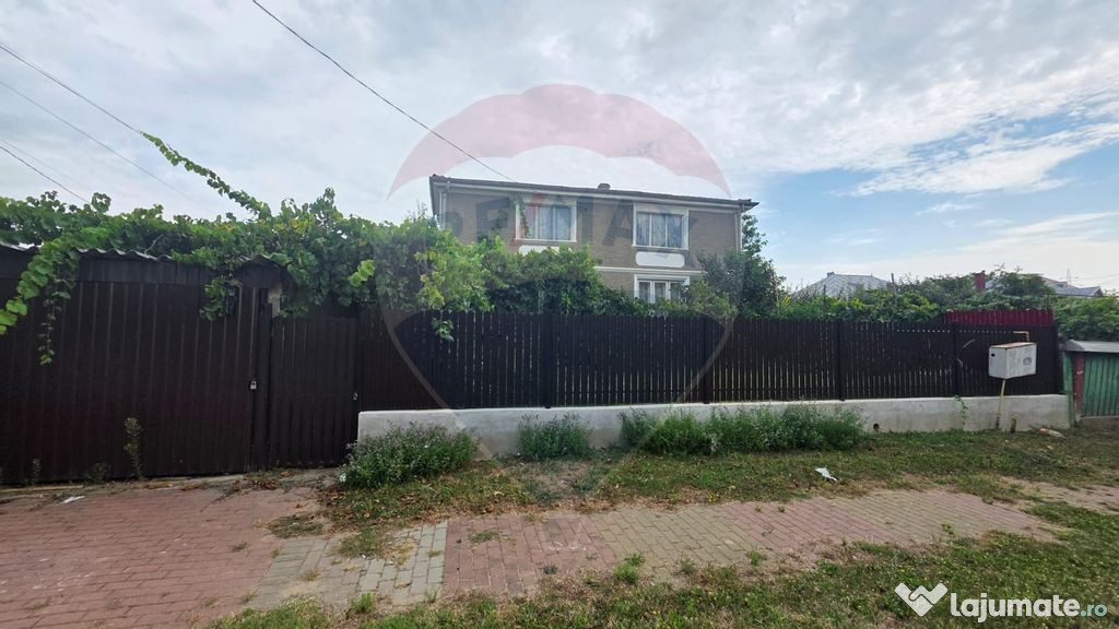 Casă / Vilă cu 4 camere de vânzare în zona Central