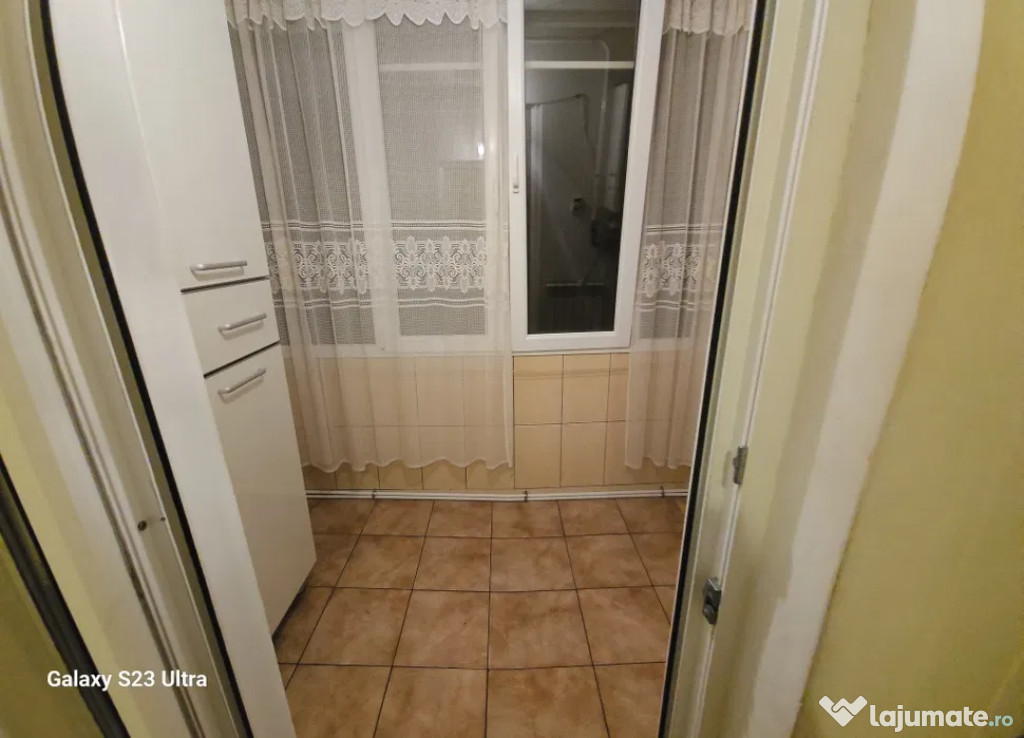 Apartament cu 3 Camere Decomandate Zona Obcini
