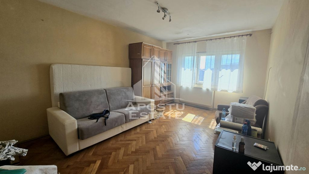 Apartament cu 2 camere, decomandat, centrala proprie, zon...