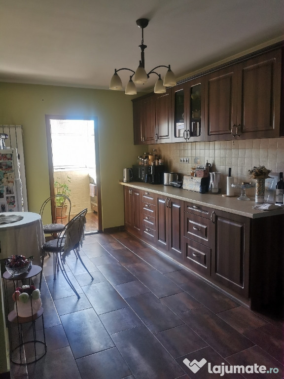Apartament 3 camere, PB decomandat