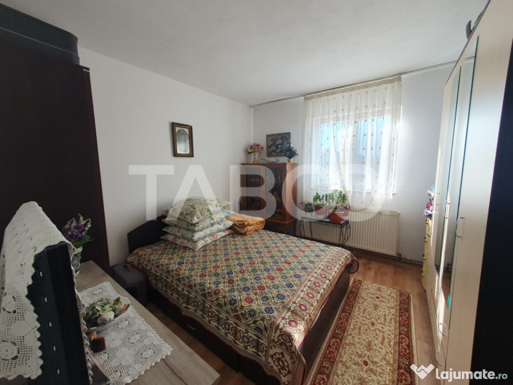 Apartament de vanzare 2 camere decomandate etaj 2 zona Parcu