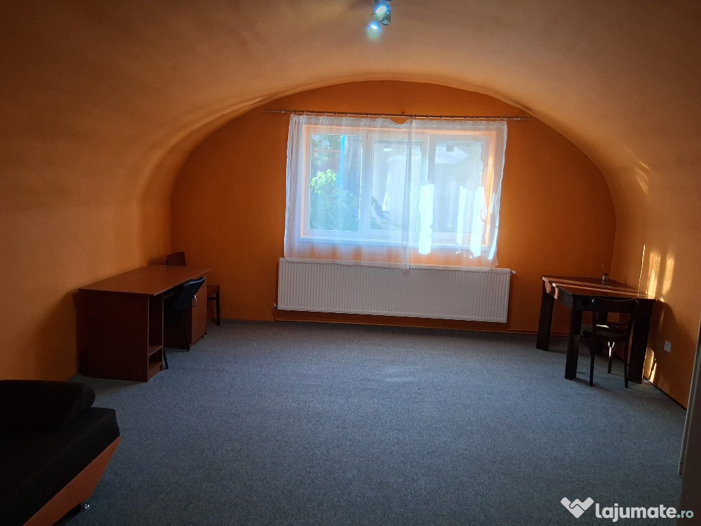 Inchiriez apartgament 3 camere