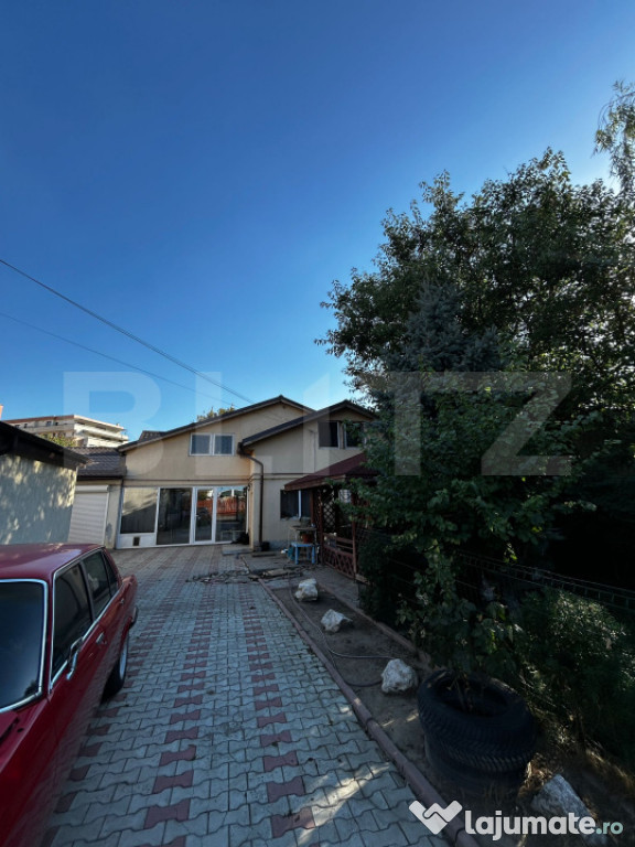 Casă spațioasă cu garaj, situată în Sector 1 – Bănea