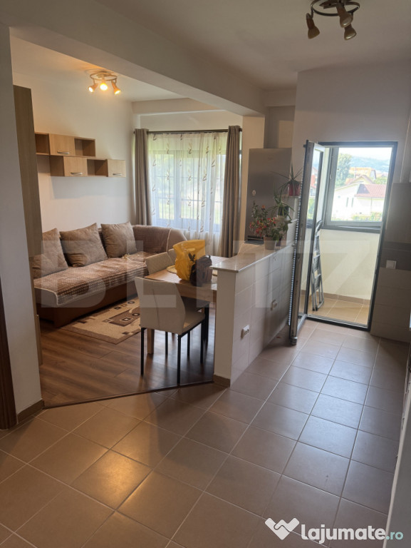 Apartament 3 camere, 2 băi, parcare, zona Poligon