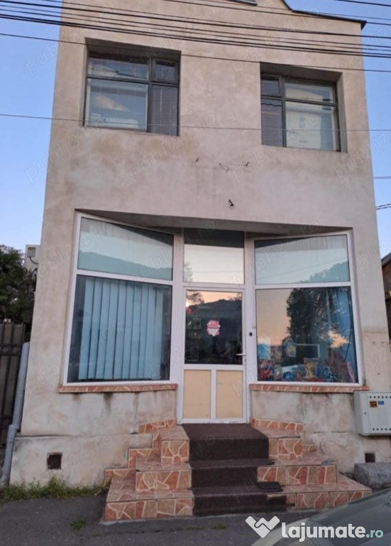 Spațiu comercial cu depozite și camere ptr. Birouri centru