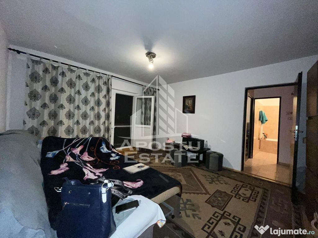 Apartament cu 3 camere, 2 bai,2 balcoane, decomandat,Iosefin