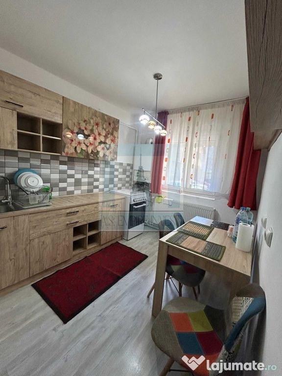 Apartament decomandat, cu 4 camere - str. Hărmanului