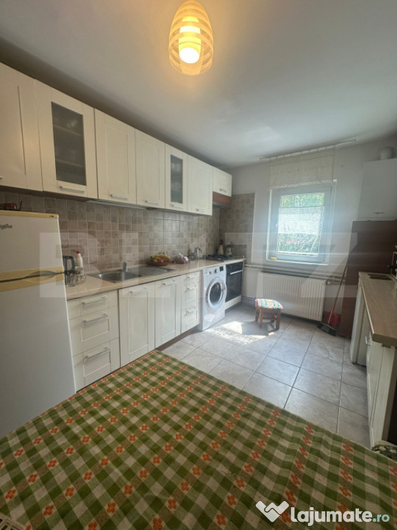 Apartament 4 camere decomandate, 2 balcoane, 2 bai, etaj int