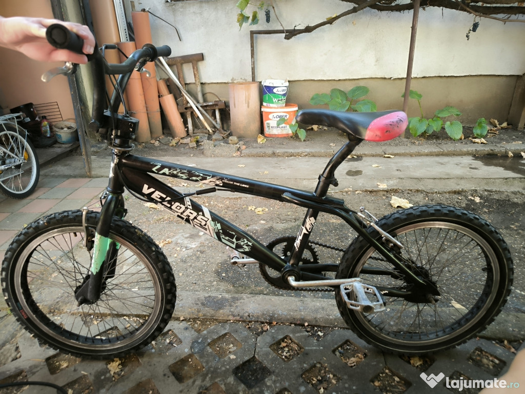Vând bicicleta BMX