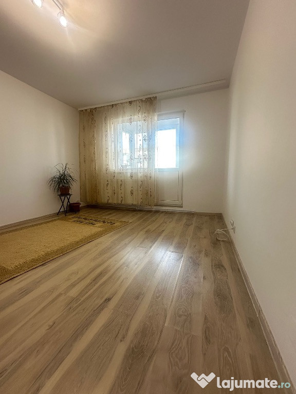 Apartament decomandat zona Tractorul