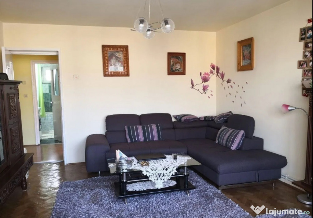 Apartament 3 camere,decomandat, zona Mihai Eminescu
