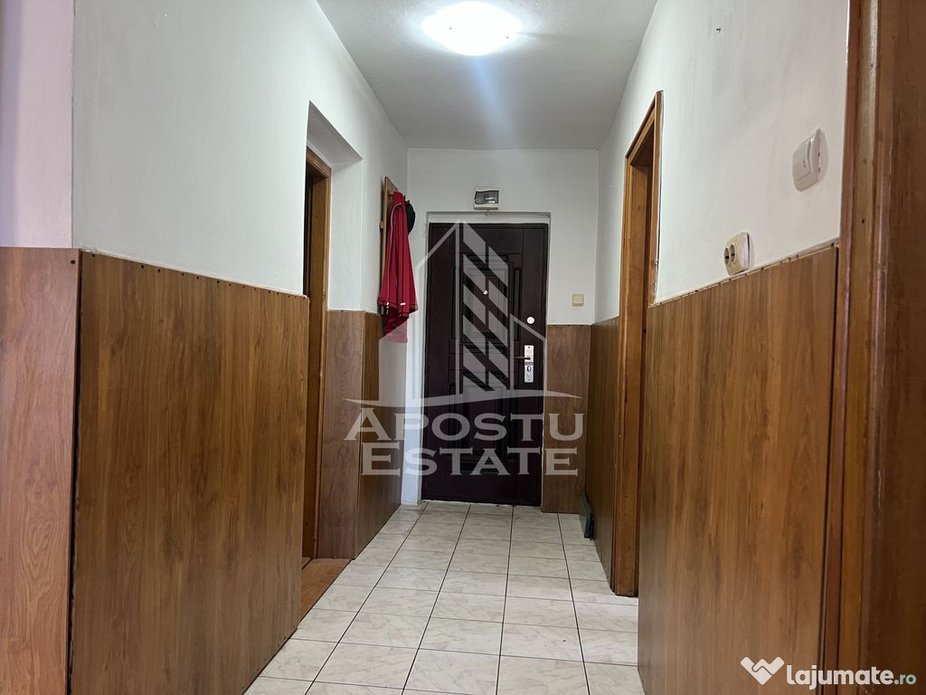 Apartament cu 3 camere decomandat, parter, intre Giarmata...