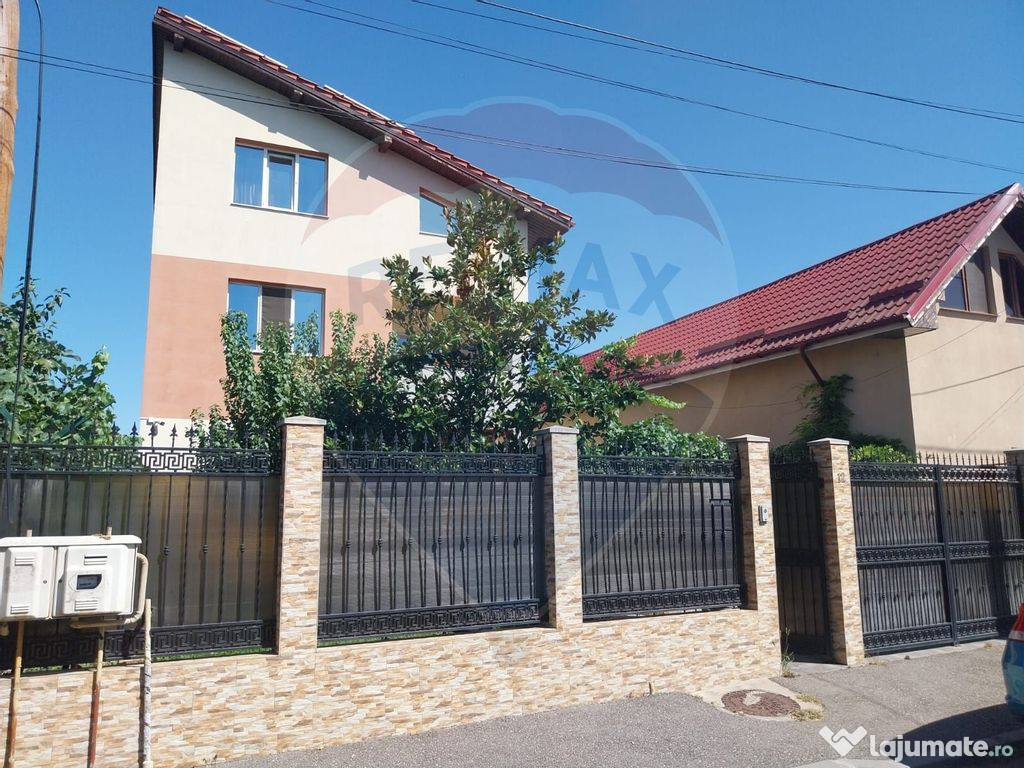Casă / Vilă cu 9 camere de vânzare în zona 1 Mai
