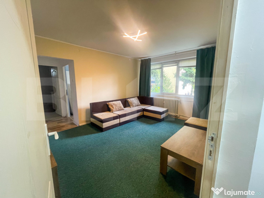 Apartament de 2 camere, semi-decomandat la intrare in cartie