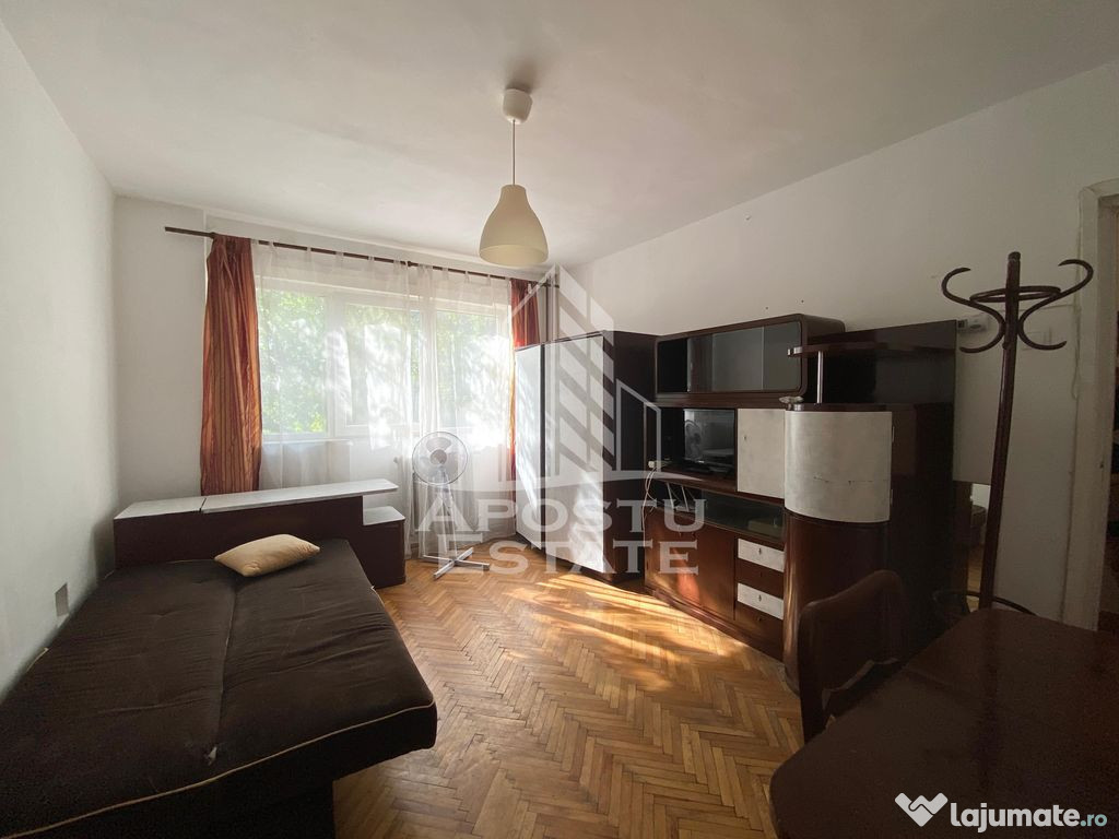 Apartament o camera, decomandat, centrala proprie, zona B...