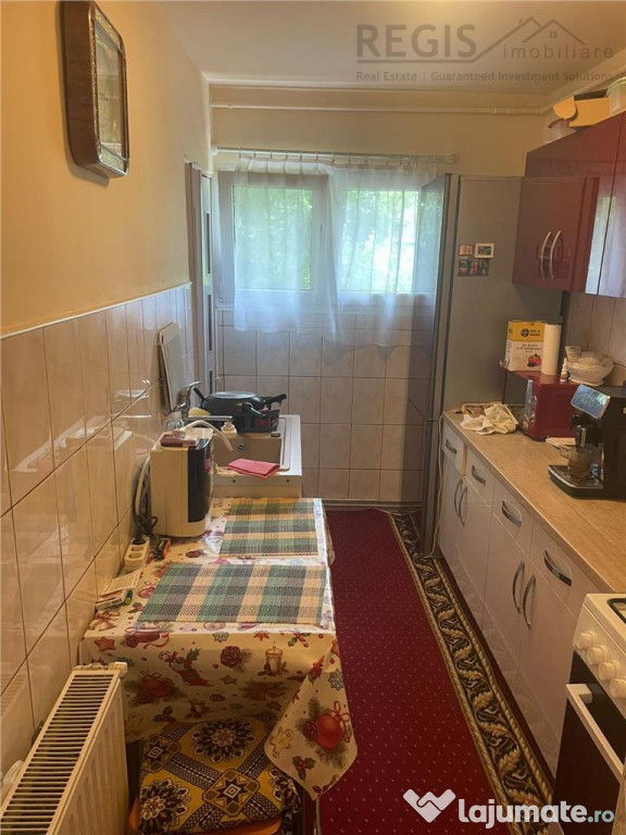 Apartament cu 3 camere, zona Astra