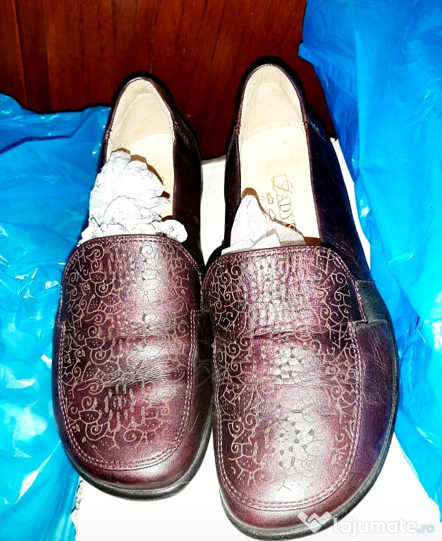 Pantofi din piele naturala