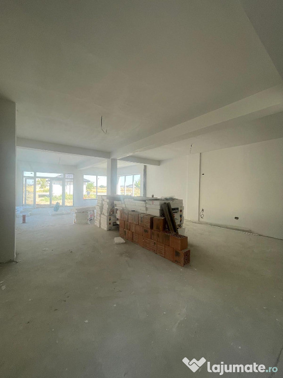 Spatiu comercial cu toate utilitatile\zoa buna/3 locuri parcare