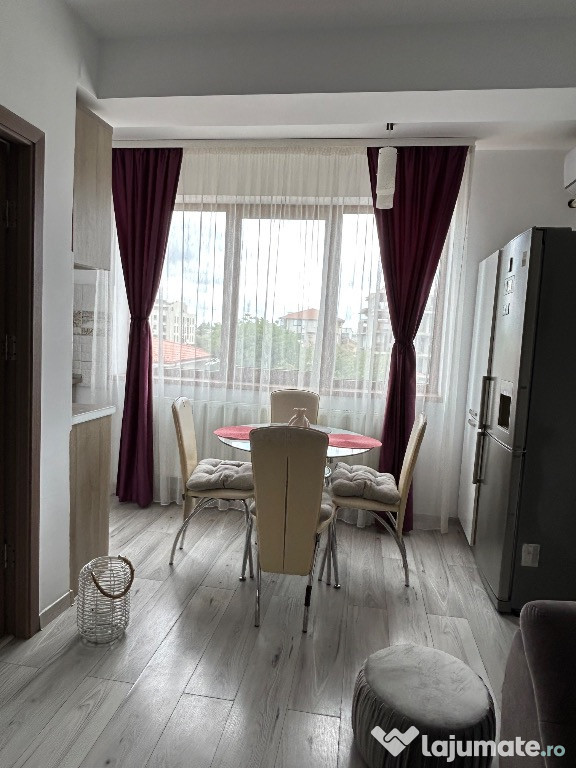 Închiriez apartament cu 2 camere