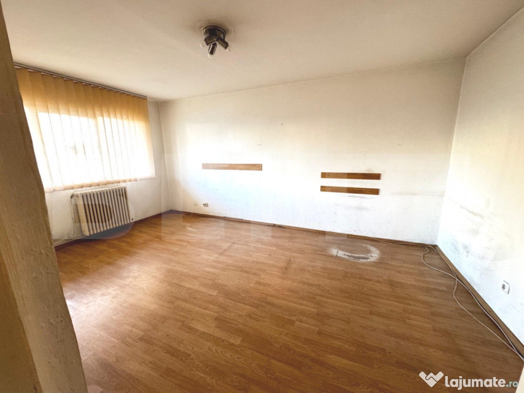 Apartament decomandat, 2 camere, zona Cetate