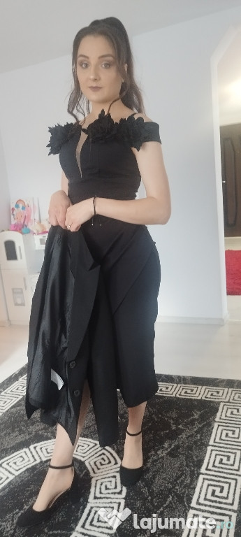 Vand rochie neagră