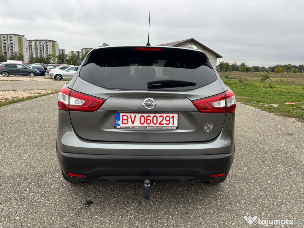 Nissan Qashqai sub Takena 360 motor benzină