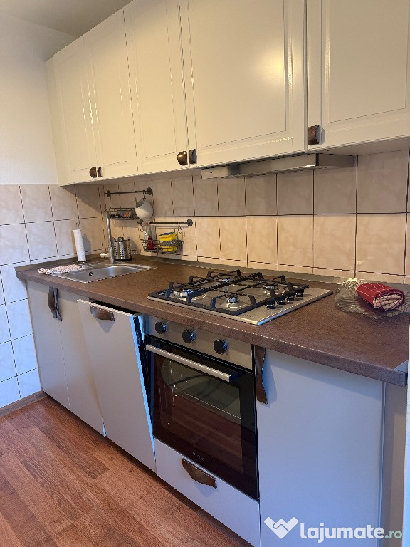 Apartament 3 camere de închiriat Aradului