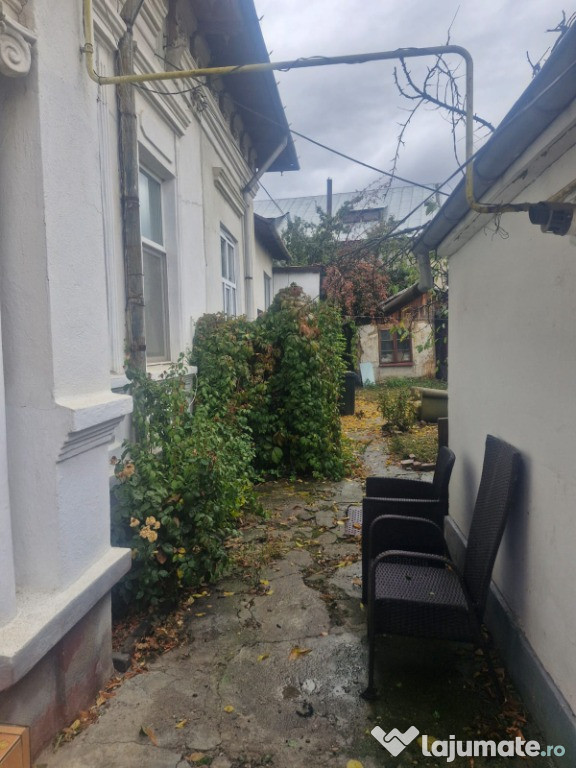Casa interbelica zona semicentrala Buzau